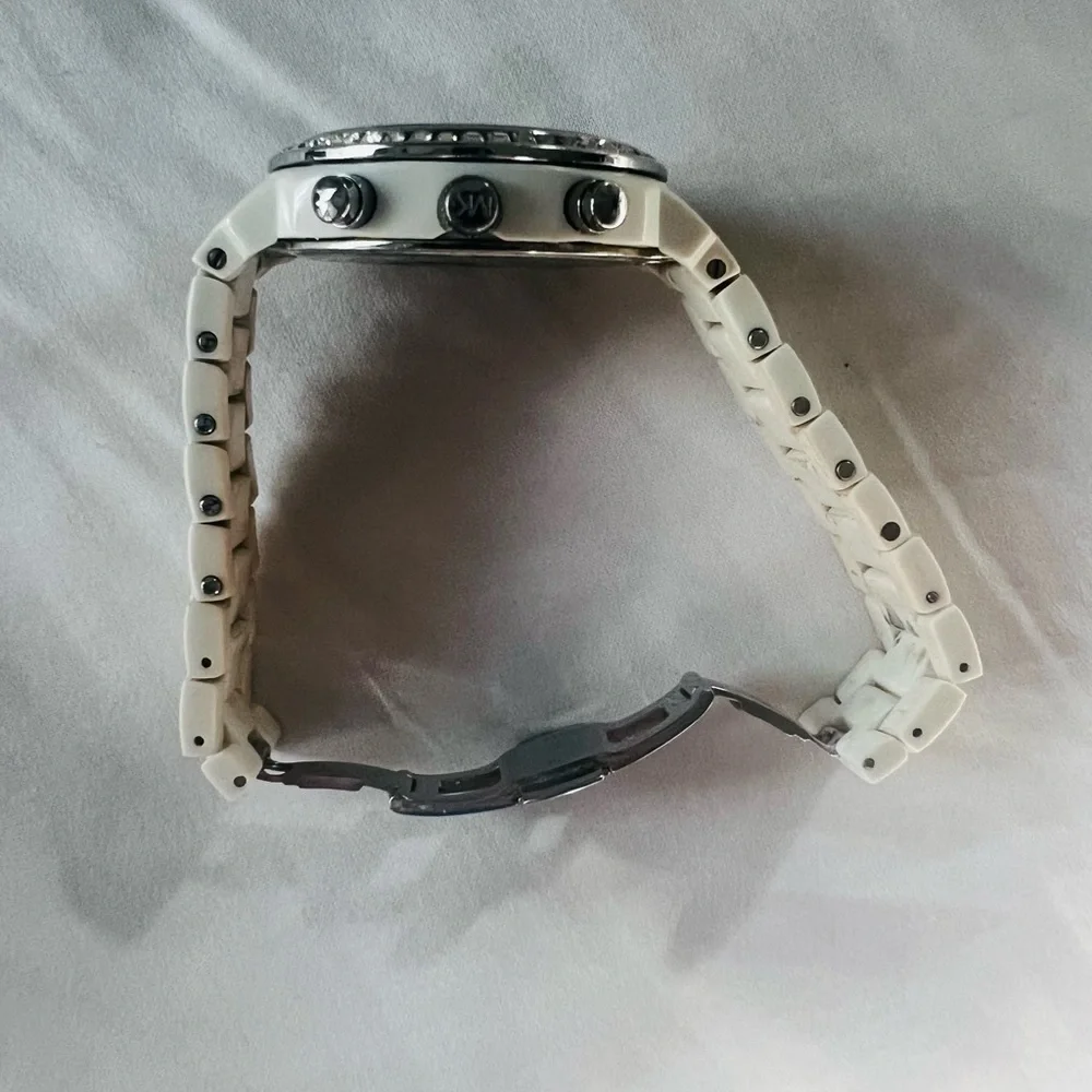 Michael Kors Silver and White Chronograph Watch - Picture 3 of 4